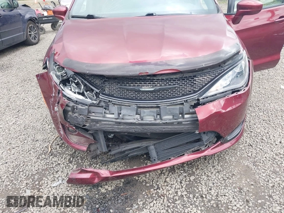 2020 Chrysler Pacifica Touring with VIN 2C4RC1FG6LR142887, listed as a IAAI auction lot 42260931 with 50,008 mi miles and . Bid and sale history available at DreamBid. Image 6.