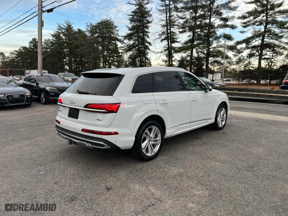 2021 Audi Q7 Premium with VIN WA1AXAF7XMD028911, listed as a Copart auction lot 86017744 with 81,815 mi miles and Clean Title. Bid and sale history available at carsss.com. Image 4.