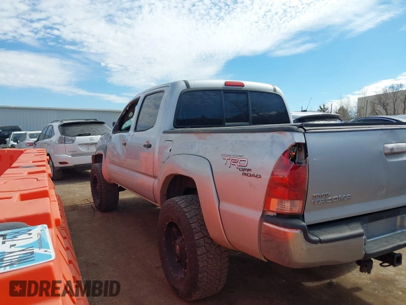 2006 Toyota Tacoma PreRunner z VIN 5TEJU62N56Z317981, wystawiony jako IAAI lot #41647457 z przebiegiem 254 512 mil mil oraz . Historia ofert i sprzedaży dostępna na DreamBid. Obrazek 14.