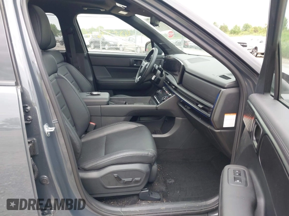 2025 Hyundai Santa Fe Calligraphy z VIN 5NMP5DG13SH035494, wystawiony jako IAAI lot #42523634 z przebiegiem 9 261 mil mil oraz . Historia ofert i sprzedaży dostępna na DreamBid. Obrazek 5.