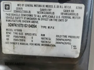 2001 Chevrolet Suburban LT z VIN 3GNFK16T51G104094, wystawiony jako Copart lot #47495315 z przebiegiem 240 554 mil mil oraz Czysty tytuł • Clean title. Historia ofert i sprzedaży dostępna na DreamBid. Obrazek 13.