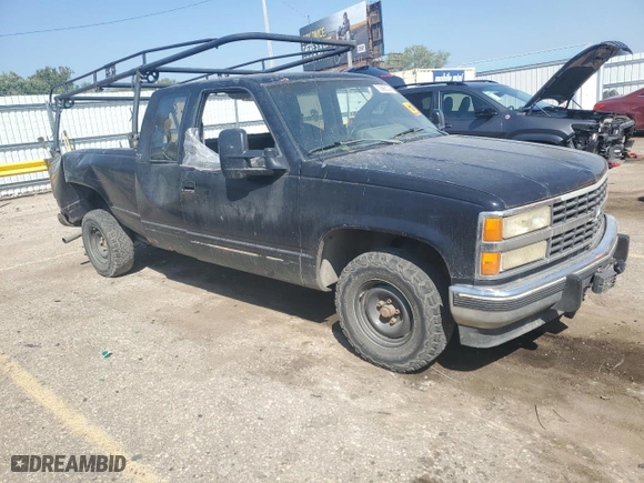 1993 Chevrolet C/K 1500 with VIN 2GCEC19KXP1146220, listed as a Copart auction lot 70696144 with 197,245 mi miles and Salvage Title. Bid and sale history available at carsss.com. Image 4.