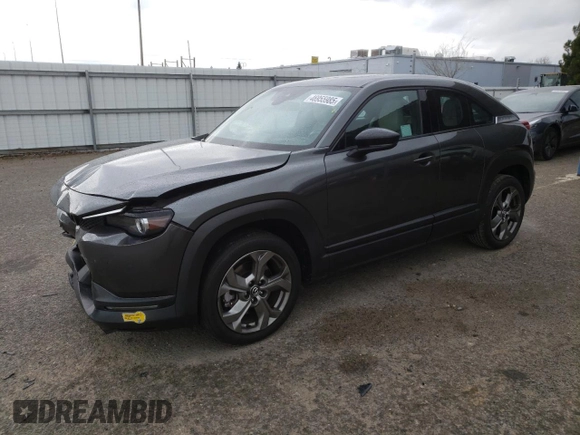 2022 Mazda MX-30 Premium Plus z VIN JM1DRADB4N0100893, wystawiony jako Copart lot #46955985 z przebiegiem 25 705 mil mil oraz Szkody całkowita. Historia ofert i sprzedaży dostępna na DreamBid. Obrazek 1.