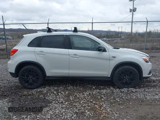 2019 Mitsubishi Outlander ES z VIN JA4AR3AU8KU028227, wystawiony jako IAAI lot #41901320 z przebiegiem 137 337 mil mil oraz . Historia ofert i sprzedaży dostępna na DreamBid. Obrazek 14.
