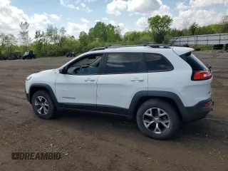 2014 Jeep Cherokee Trailhawk z VIN 1C4PJMBS5EW201897, wystawiony jako Copart lot #57378795 z przebiegiem 172 715 mil mil oraz Szkody całkowita. Historia ofert i sprzedaży dostępna na DreamBid. Obrazek 2.