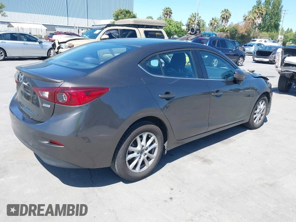 2014 Mazda 3 i Touring z VIN JM1BM1V75E1113050, wystawiony jako IAAI lot #42374782 z przebiegiem 94 571 mil mil oraz . Historia ofert i sprzedaży dostępna na DreamBid. Obrazek 4.