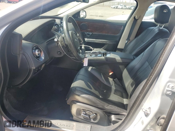2015 Jaguar XJ with VIN SAJWJ1CD4F8V82496, listed as a Copart auction lot 71013474 with 52,744 mi miles and Salvage title. Bid and sale history available at DreamBid. Image 7.