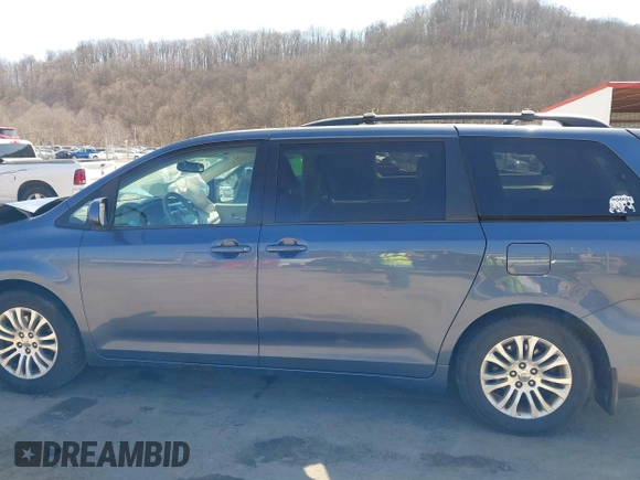 2013 Toyota Sienna XLE AAS with VIN 5TDYK3DC0DS398381, listed as a IAAI auction lot 41773688 with 169,055 mi miles. Bid and sale history available at carsss.com. Image 14.