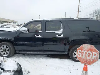 2010 Chevrolet Suburban LS with VIN 1GNUKHE37AR203811, listed as a IAAI auction lot 41304431 with 999,999 mi miles. Bid and sale history available at carsss.com. Image 13.