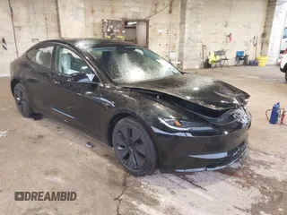 2025 Tesla Model 3 Long Range z VIN 5YJ3E1EA2SF909755, wystawiony jako IAAI lot #41667912 z przebiegiem 1 927 mil mil oraz . Historia ofert i sprzedaży dostępna na DreamBid. Obrazek 1.