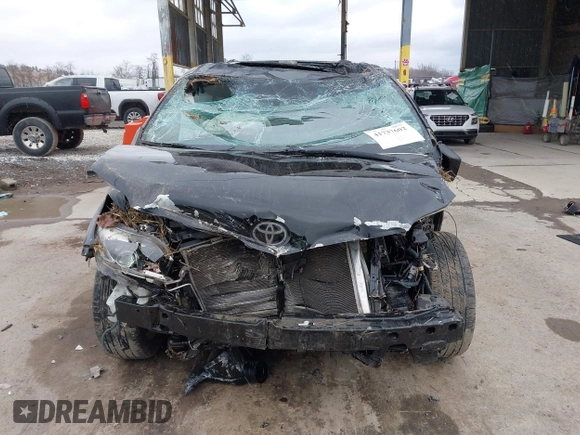 2017 Toyota Sienna XLE with VIN 5TDDZ3DC9HS147035, listed as a IAAI auction lot 41737602 with 82,008 mi miles and . Bid and sale history available at DreamBid. Image 6.