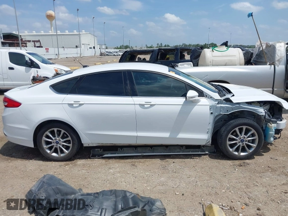 2017 Ford Fusion SE with VIN 3FA6P0H75HR370403, listed as a IAAI auction lot 42072154 with 113,941 mi miles. Bid and sale history available at carsss.com. Image 14.