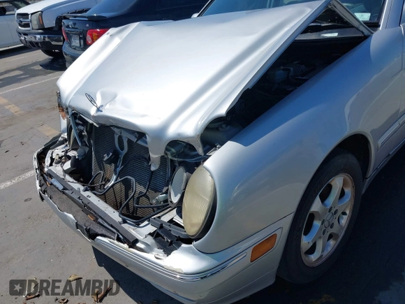 2002 Mercedes-Benz E-Class with VIN WDBJF65J32B485084, listed as a IAAI auction lot 41976183 with 1 mi miles. Bid and sale history available at carsss.com. Image 6.