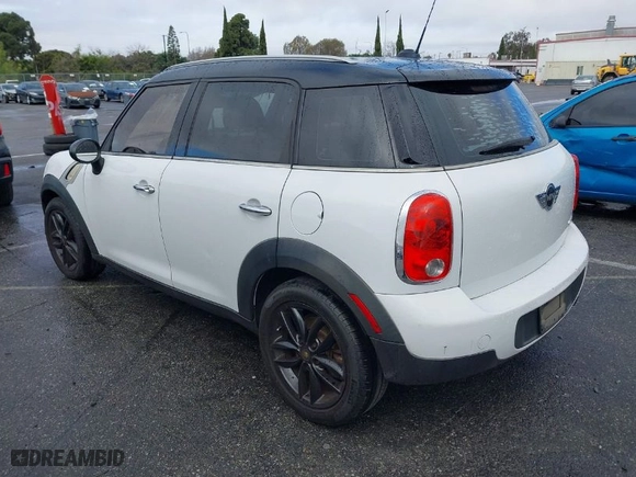 2011 MINI Cooper Countryman with VIN WMWZB3C54BWM00926, listed as a IAAI auction lot 41523122 with 109,909 mi miles. Bid and sale history available at carsss.com. Image 3.