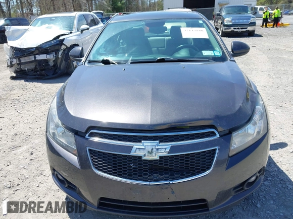 2014 Chevrolet Cruze 1LT z VIN 1G1PC5SB7E7352808, wystawiony jako IAAI lot #42143880 z przebiegiem 111 865 mil mil oraz . Historia ofert i sprzedaży dostępna na DreamBid. Obrazek 12.