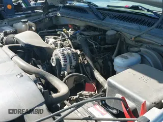 2005 Chevrolet Silverado 1500 LS z VIN 2GCEC19V351303139, wystawiony jako IAAI lot #43388497 z przebiegiem 274 515 mil mil oraz . Historia ofert i sprzedaży dostępna na DreamBid. Obrazek 17.