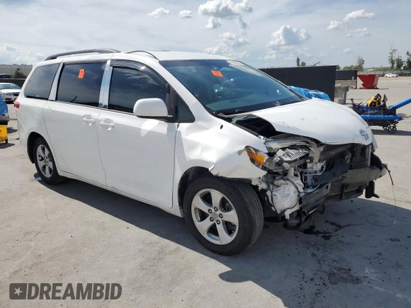 2014 Toyota Sienna LE AAS z VIN 5TDKK3DC1ES468896, wystawiony jako Copart lot #60520405 z przebiegiem 239 779 mil mil oraz Szkoda całkowita • Salvage title. Historia ofert i sprzedaży dostępna na DreamBid. Obrazek 4.