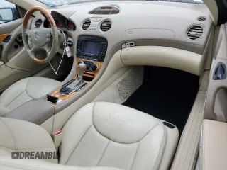 2005 Mercedes-Benz SL 500 z VIN WDBSK75FX5F101381, wystawiony jako Copart lot #57725655 z przebiegiem 45 705 mil mil oraz Szkoda całkowita • Salvage title. Historia ofert i sprzedaży dostępna na DreamBid. Obrazek 8.