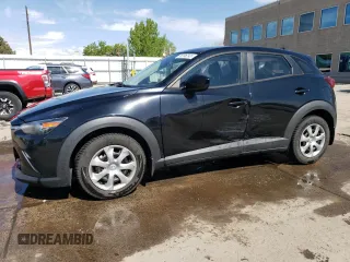 2016 Mazda CX-3 Sport z VIN JM1DKBB72G0106476, wystawiony jako Copart lot #56236245 z przebiegiem 161 207 mil mil oraz Szkody całkowita. Historia ofert i sprzedaży dostępna na DreamBid. Obrazek 1.