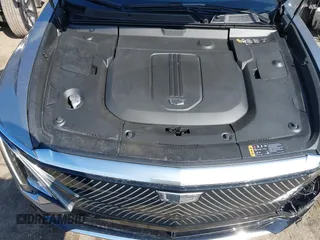 2024 Cadillac LYRIQ Luxury z VIN 1GYKPSRL3RZ107978, wystawiony jako IAAI lot #41509419 z przebiegiem 10 233 mil mil oraz . Historia ofert i sprzedaży dostępna na DreamBid. Obrazek 10.