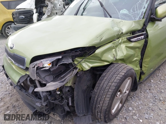 2016 Kia Soul with VIN KNDJN2A29G7871031, listed as a IAAI auction lot 41848663 with 96,498 mi miles. Bid and sale history available at carsss.com. Image 6.