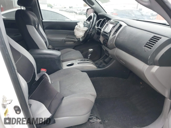 2014 Toyota Tacoma PreRunner z VIN 3TMJU4GN3EM170360, wystawiony jako IAAI lot #42438394 z przebiegiem 223 101 mil mil oraz . Historia ofert i sprzedaży dostępna na DreamBid. Obrazek 5.