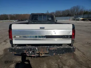 1993 Ford F-250 z VIN 1FTHX25C5PKB75016, wystawiony jako Copart lot #47947095 z przebiegiem 302 553 mil mil oraz Szkoda całkowita • Salvage title. Historia ofert i sprzedaży dostępna na DreamBid. Obrazek 6.