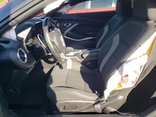 2017 Chevrolet Camaro 1LT z VIN 1G1FB1RS3H0102895, wystawiony jako Copart lot #57480575 z przebiegiem 82 766 mil mil oraz Szkoda całkowita • Salvage title. Historia ofert i sprzedaży dostępna na DreamBid. Obrazek 7.