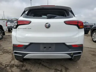 2021 Buick Encore GX Select z VIN KL4MMDSL4MB113927, wystawiony jako Copart lot #56138395 z przebiegiem 39 208 mil mil oraz Nie do naprawy • Non repairable. Historia ofert i sprzedaży dostępna na DreamBid. Obrazek 6.