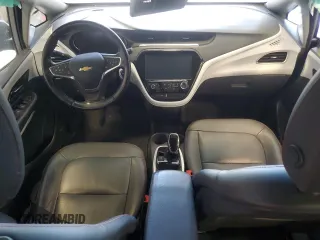2021 Chevrolet Bolt EV Premier z VIN 1G1FZ6S06M4106959, wystawiony jako Copart lot #55981405 z przebiegiem Nie podano mil oraz Nie do naprawy. Historia ofert i sprzedaży dostępna na DreamBid. Obrazek 8.