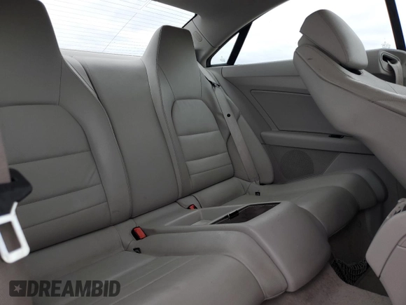 2010 Mercedes-Benz E 350 z VIN WDDKJ5GB0AF039816, wystawiony jako Copart lot #51102945 z przebiegiem 91 088 mil mil oraz Szkoda całkowita • Salvage title. Historia ofert i sprzedaży dostępna na DreamBid. Obrazek 11.