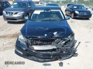 2013 Mercedes-Benz C 300 Sport z VIN WDDGF8AB7DR286299, wystawiony jako IAAI lot #42646185 z przebiegiem 108 569 mil mil oraz . Historia ofert i sprzedaży dostępna na DreamBid. Obrazek 12.