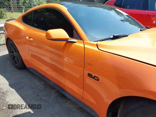 2020 Ford Mustang GT z VIN 1FA6P8CF5L5174647, wystawiony jako IAAI lot #42476619 z przebiegiem 42 728 mil mil oraz . Historia ofert i sprzedaży dostępna na DreamBid. Obrazek 13.