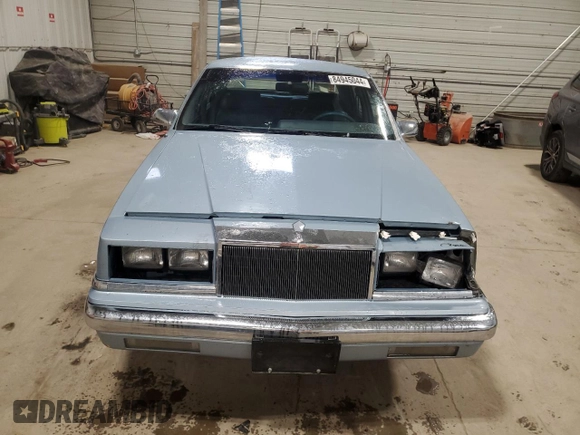 1989 Chrysler New Yorker z VIN 1C3BC663XKD578434, wystawiony jako Copart lot #84945044 z przebiegiem 51 067 mil mil oraz Szkody całkowita. Historia ofert i sprzedaży dostępna na DreamBid. Obrazek 5.