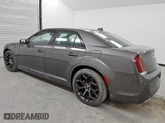 2020 Chrysler 300 S z VIN 2C3CCABG8LH131377, wystawiony jako Copart lot #56373215 z przebiegiem 3 584 mil mil oraz Czysty tytuł • Clean title. Historia ofert i sprzedaży dostępna na DreamBid. Obrazek 2.