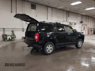 2013 Jeep Patriot Sport z VIN 1C4NJRBB9DD140293, wystawiony jako IAAI lot #42023140 z przebiegiem 84 831 mil mil oraz . Historia ofert i sprzedaży dostępna na DreamBid. Obrazek 4.