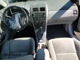 2010 Toyota Corolla z VIN 2T1BU4EE6AC217276, wystawiony jako Copart lot #62291275 z przebiegiem 66 516 mil mil oraz Szkoda całkowita • Salvage title. Historia ofert i sprzedaży dostępna na DreamBid. Obrazek 8.