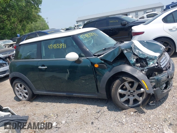 2009 MINI Hardtop z VIN WMWMF33549TU71313, wystawiony jako IAAI lot #42483891 z przebiegiem 122 577 mil mil oraz . Historia ofert i sprzedaży dostępna na DreamBid. Obrazek 13.