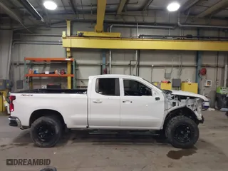 2019 Chevrolet Silverado 1500 LT with VIN 1GCRYDED6KZ267452, listed as a IAAI auction lot 41211816 with 90,803 mi miles. Bid and sale history available at carsss.com. Image 14.
