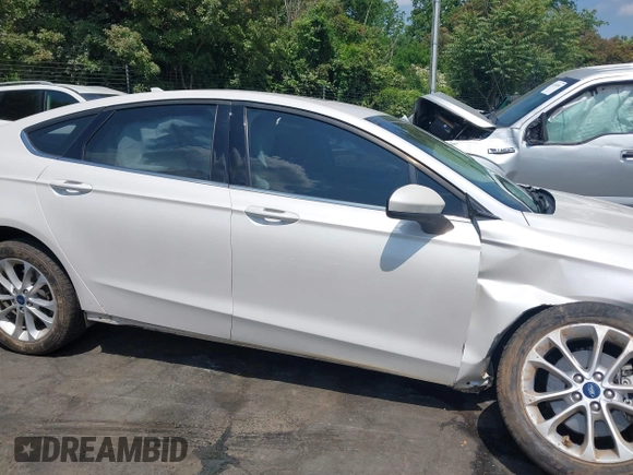2020 Ford Fusion SE z VIN 3FA6P0LU5LR153942, wystawiony jako IAAI lot #42145638 z przebiegiem 99 961 mil mil oraz . Historia ofert i sprzedaży dostępna na DreamBid. Obrazek 13.