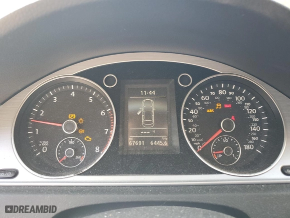 2015 Volkswagen CC R-Line with VIN WVWAN7AN5FE829604, listed as a Copart auction lot 68895444 with 67,691 mi miles and Salvage Title. Bid and sale history available at carsss.com. Image 9.