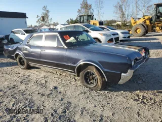 1967 Oldsmobile Cutlass z VIN 336697W359400, wystawiony jako Copart lot #77526904 z przebiegiem 60 690 mil mil oraz Szkody całkowita. Historia ofert i sprzedaży dostępna na DreamBid. Obrazek 4.