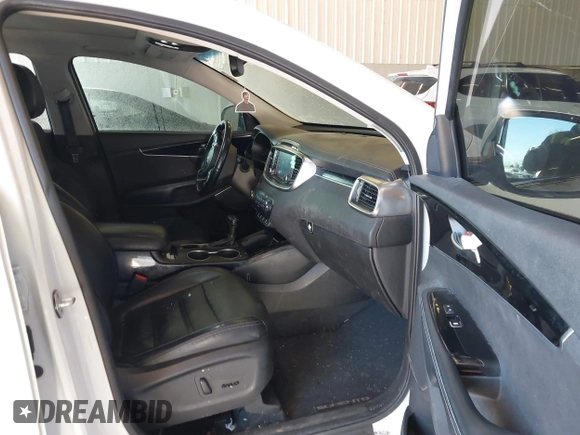 2016 Kia Sorento SX with VIN 5XYPKDA51GG183763, listed as a IAAI auction lot 41513849 with 164,269 mi miles. Bid and sale history available at carsss.com. Image 5.