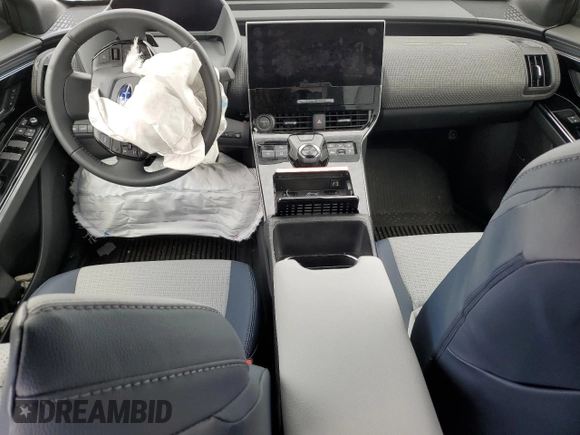 2023 Subaru Solterra Premium z VIN JTMABABA1PA031661, wystawiony jako Copart lot #48266764 z przebiegiem Nie podano mil oraz . Historia ofert i sprzedaży dostępna na DreamBid. Obrazek 8.