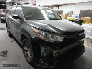 2014 Toyota Highlander XLE with VIN 5TDJKRFH1ES025381, listed as a IAAI auction lot 41494104 with 187,588 mi miles. Bid and sale history available at carsss.com. Image 1.