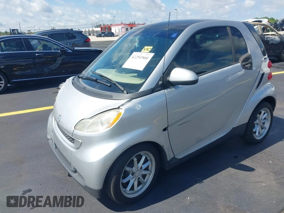 2009 Smart fortwo Pure z VIN WMEEJ31X49K210166, wystawiony jako IAAI lot #42251960 z przebiegiem 104 788 mil mil oraz . Historia ofert i sprzedaży dostępna na DreamBid. Obrazek 18.