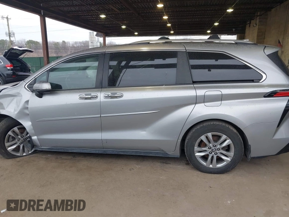 2022 Toyota Sienna Limited with VIN 5TDZSKFC4NS045056, listed as a IAAI auction lot 41256209 with 85,633 mi miles. Bid and sale history available at carsss.com. Image 14.