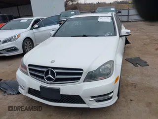 2014 Mercedes-Benz C 250 Sport z VIN WDDGF4HB7EG213817, wystawiony jako IAAI lot #41745579 z przebiegiem Nie podano mil oraz . Historia ofert i sprzedaży dostępna na DreamBid. Obrazek 11.