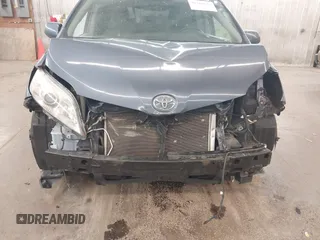 2016 Toyota Sienna XLE with VIN 5TDYK3DC3GS747411, listed as a IAAI auction lot 42289072 with 184,546 mi miles and . Bid and sale history available at DreamBid. Image 6.