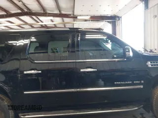 2008 Cadillac Escalade ESV z VIN 1GYFK66818R161446, wystawiony jako IAAI lot #42121700 z przebiegiem 176 684 mil mil oraz . Historia ofert i sprzedaży dostępna na DreamBid. Obrazek 13.